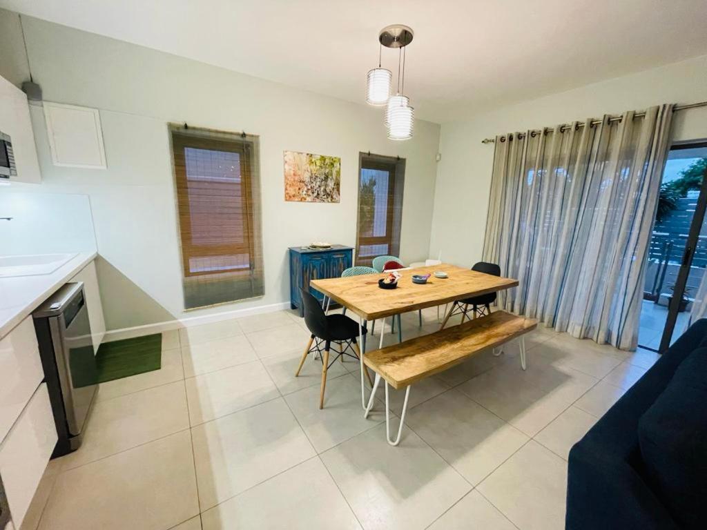 Beachcove Apartment 2 Pereybere Beach Exterior photo