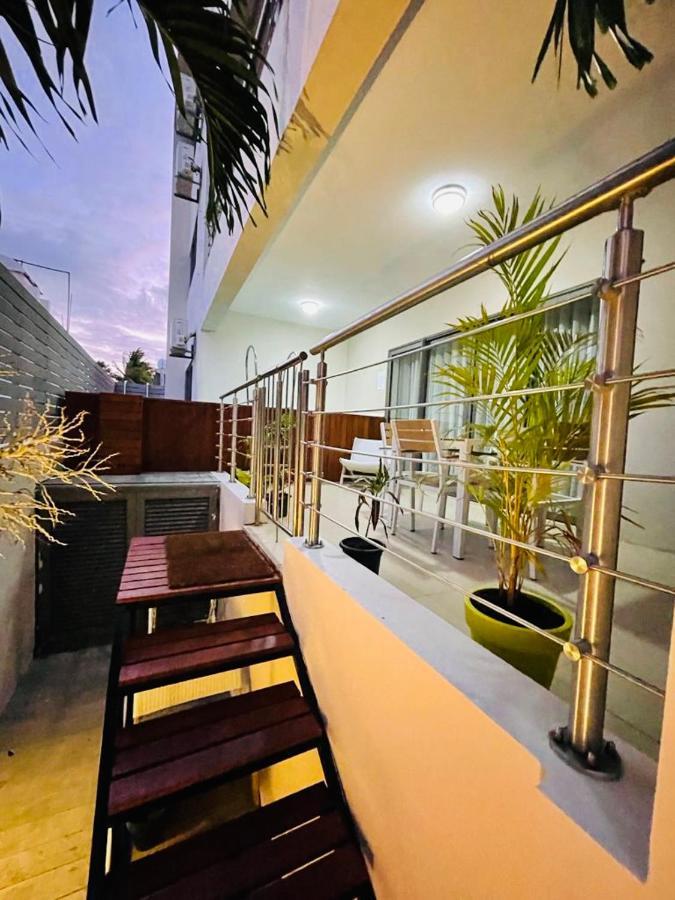 Beachcove Apartment 2 Pereybere Beach Exterior photo